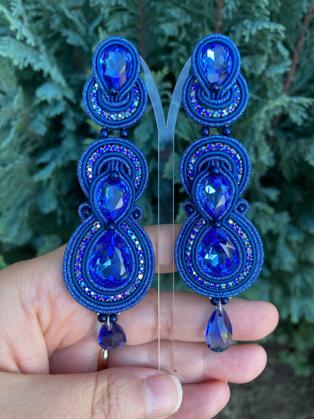 Orecchini lunghi con cristalli blu