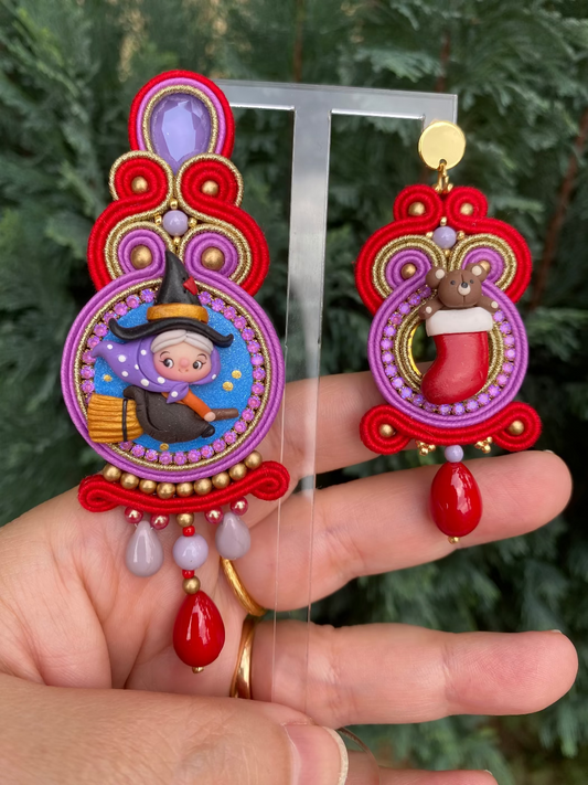 Orecchini asimmetrici Befana e Calza viola