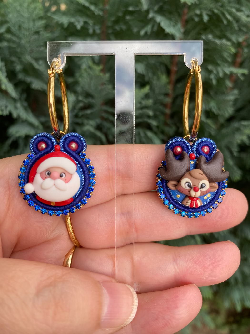 Orecchini con cerchi in acciaio medi Babbo e Rudolph blu