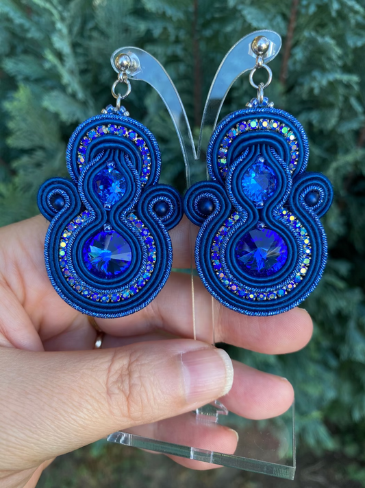Orecchini medi con cristalli blu