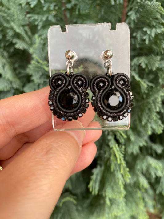 Orecchini mini con Cristallini Swarovski in nero dettagli argento