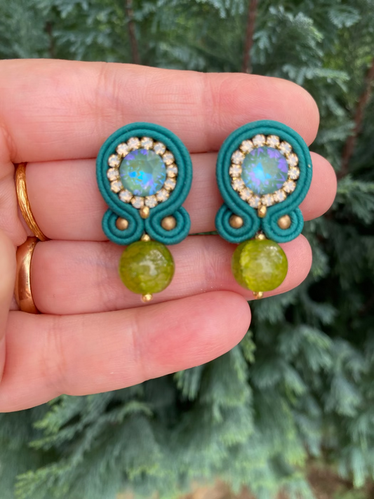 Orecchini mini con Cristallini Swarovski e pietra dura toni verdi