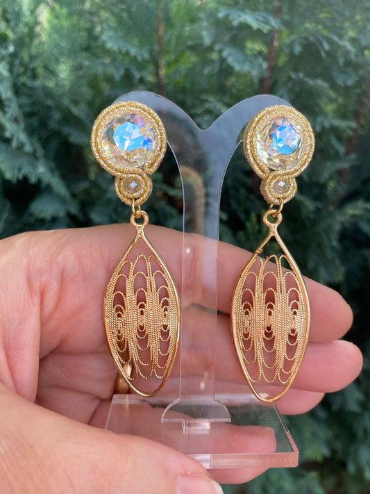 Orecchini oro con pendente in ottone